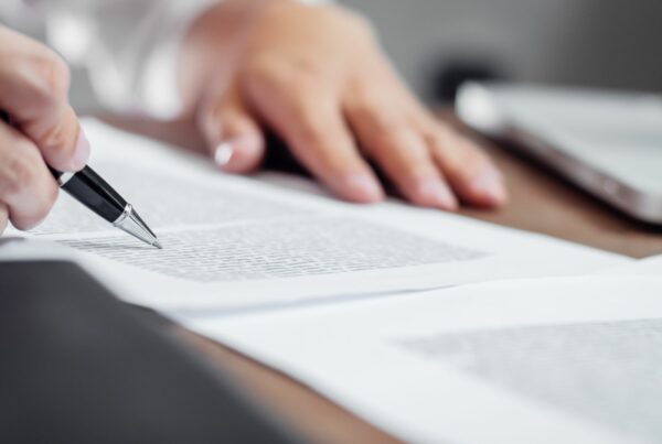 política de alojamiento