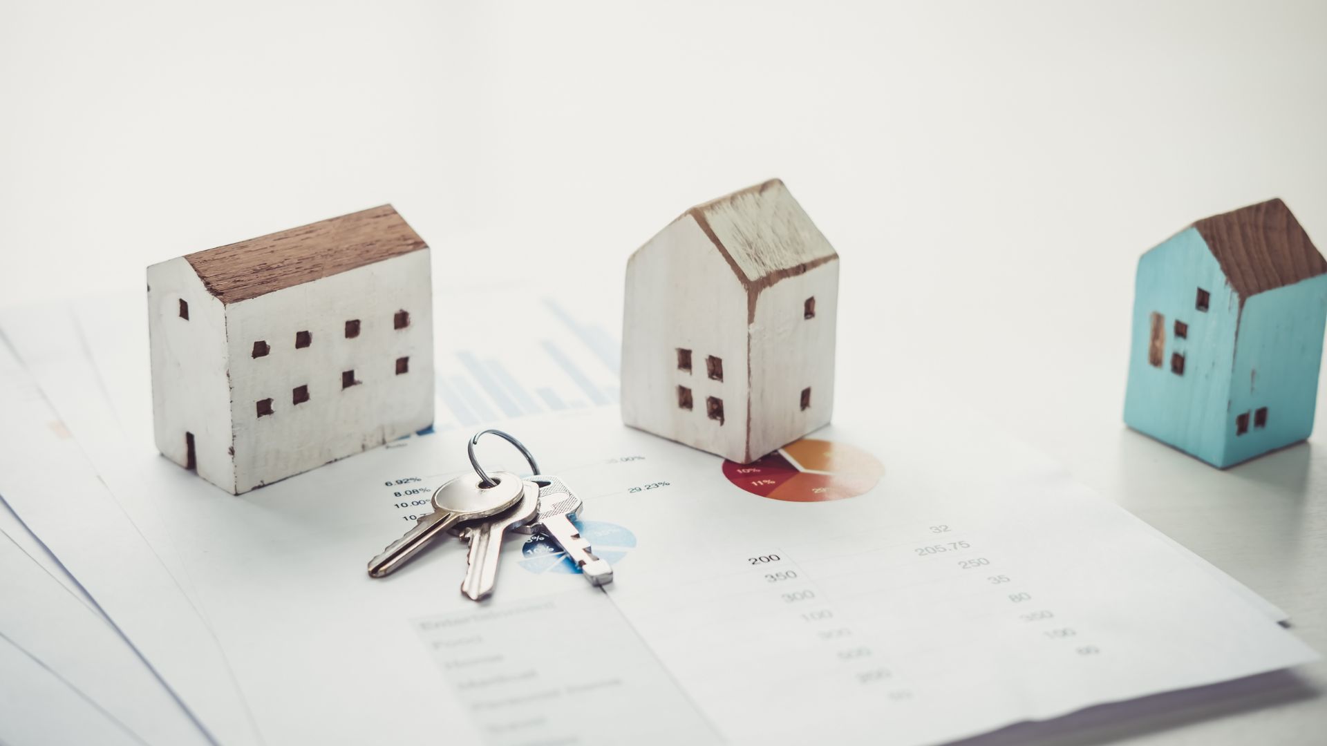 Cómo planificar alojamientos simultáneos en varias ciudades sin que estalle el presupuesto