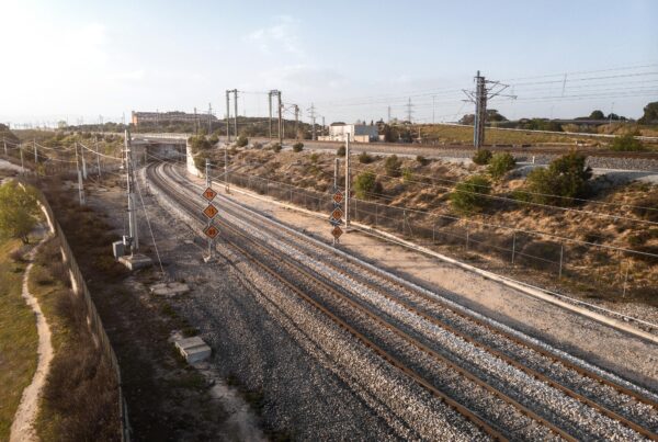 Alojamiento para equipos técnicos en obras del AVE en España 2026